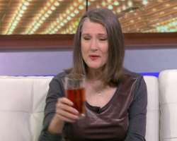 Annette O'Toole consuming alcohol
